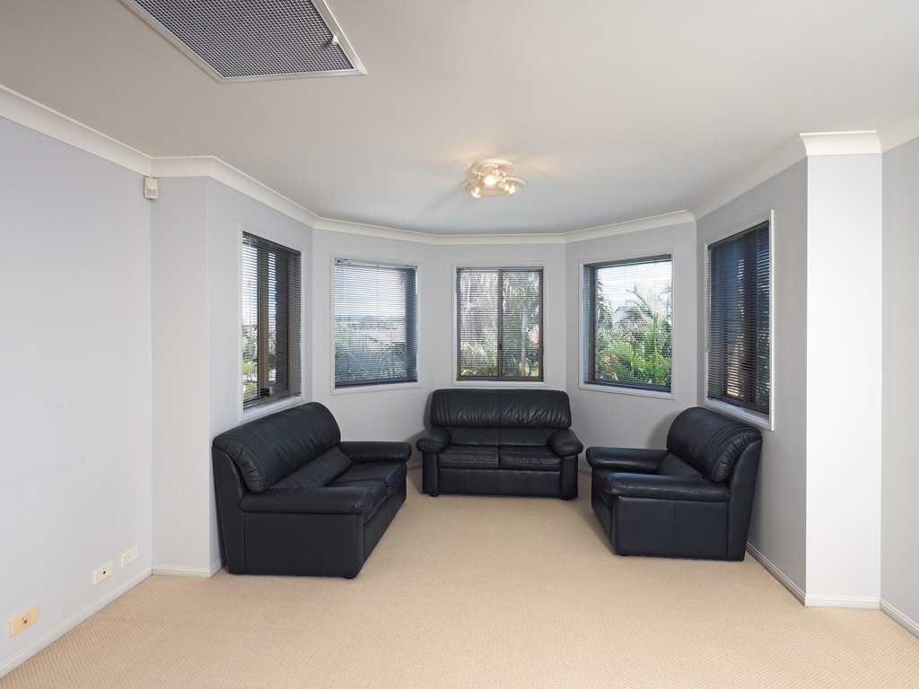 11 Sundance Way, Runaway Bay QLD photograph