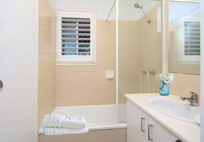 1 Raeburn Street, Manly QLD photograph