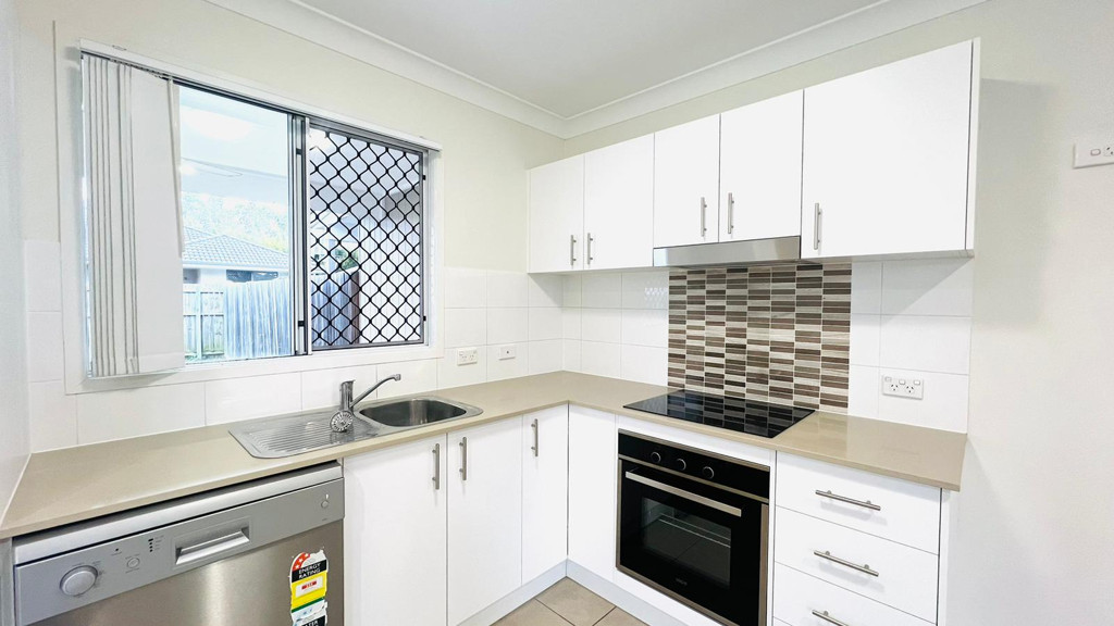 2/13 Atlantic Drive, Loganholme QLD