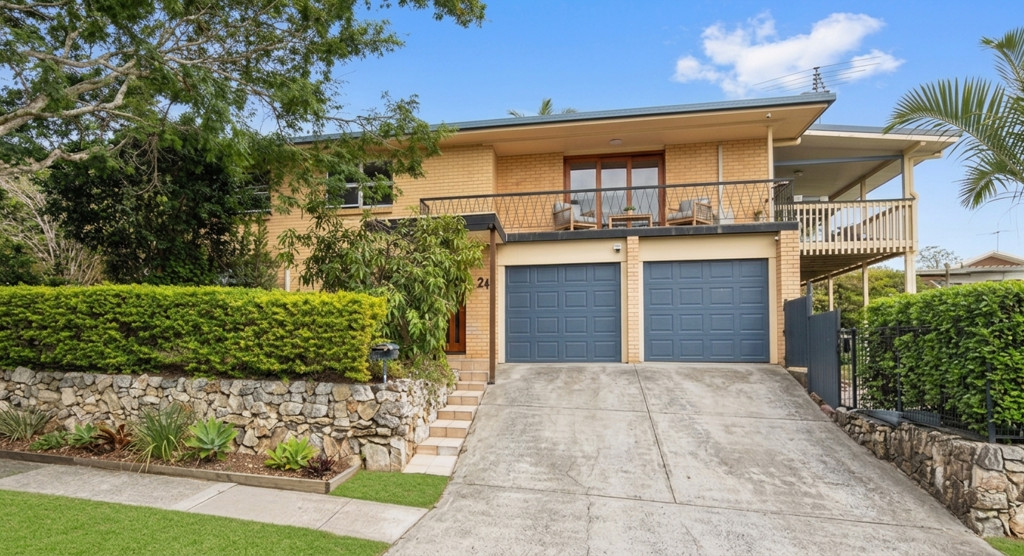 24 Valentia Street, Mansfield QLD