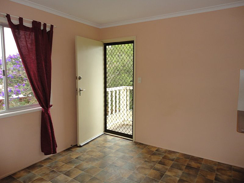 6 Bates Street, Springwood QLD photograph