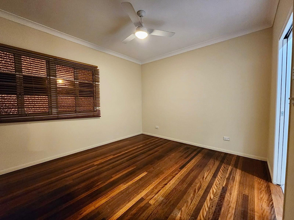 1155 Logan Road, Holland Park West QLD photograph