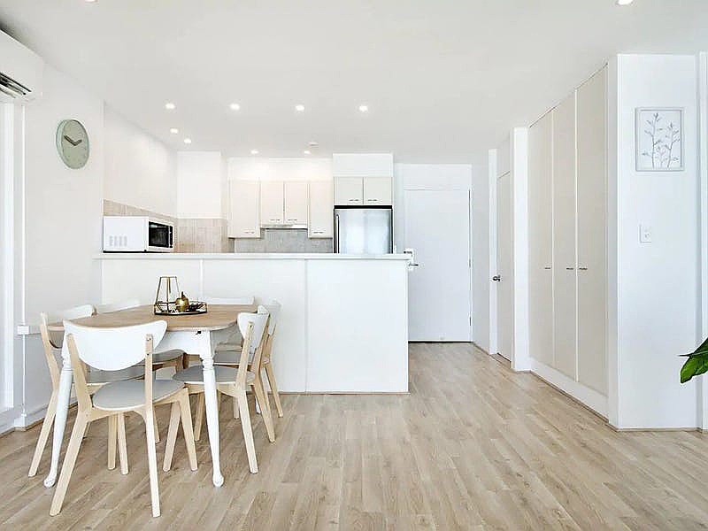 24/1 The Esplanade, Surfers Paradise QLD photograph