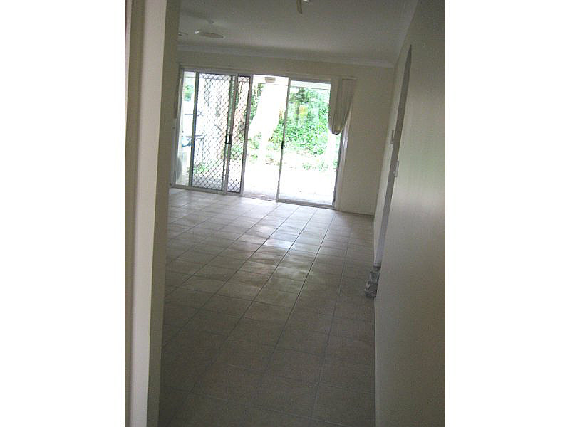 19/128 Benowa Road, Southport QLD photograph