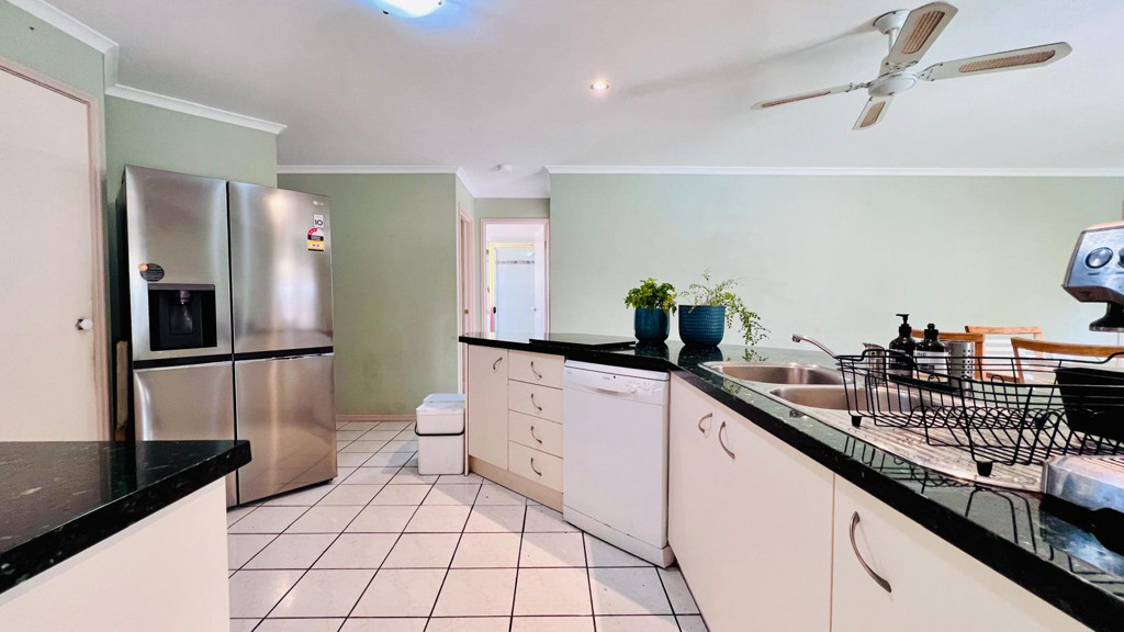 10 Templar Street, Wynnum West QLD photograph