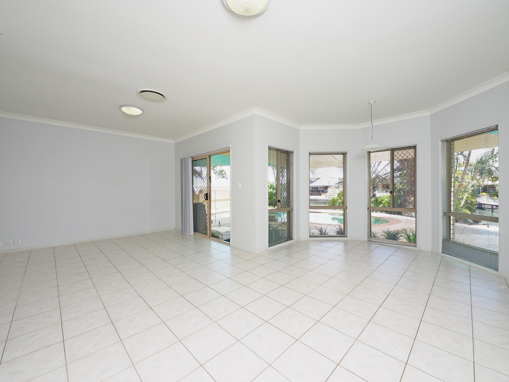 11 Sundance Way, Runaway Bay QLD photograph