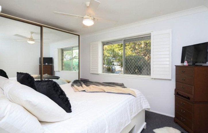 1 Raeburn Street, Manly QLD photograph