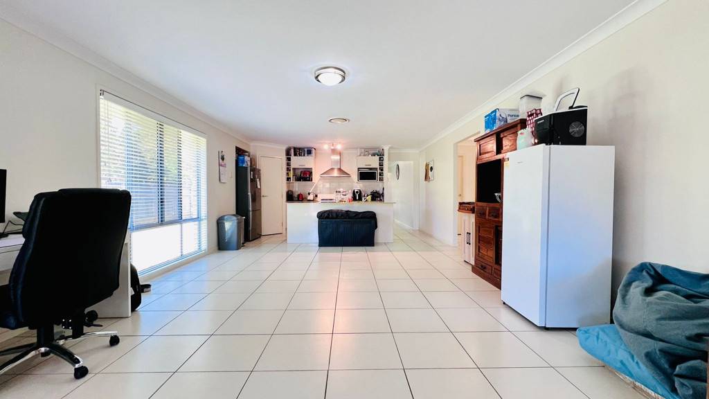 25 Stradbroke Street, Redland Bay QLD photograph