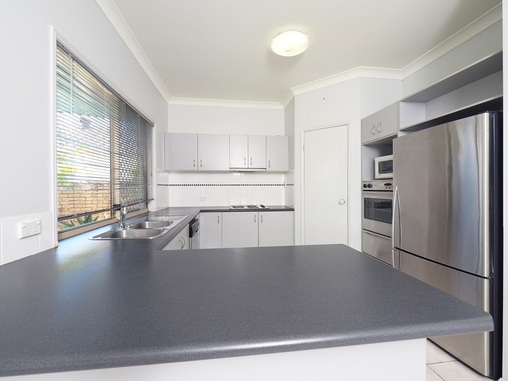 11 Sundance Way, Runaway Bay QLD photograph