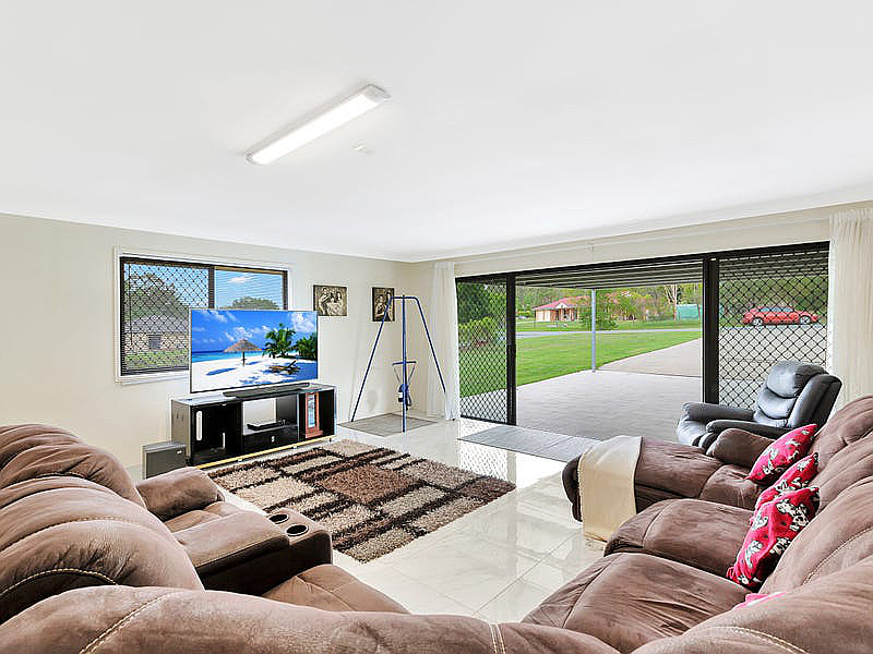 12 Jamboree Close, Greenbank QLD photograph