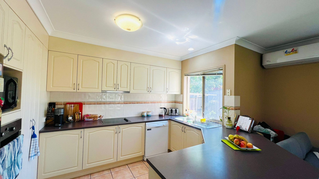 3 Dorval Close, Mansfield QLD photograph
